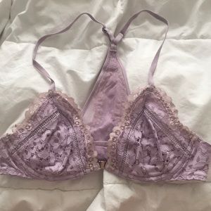 Bralette with clasp in the front
